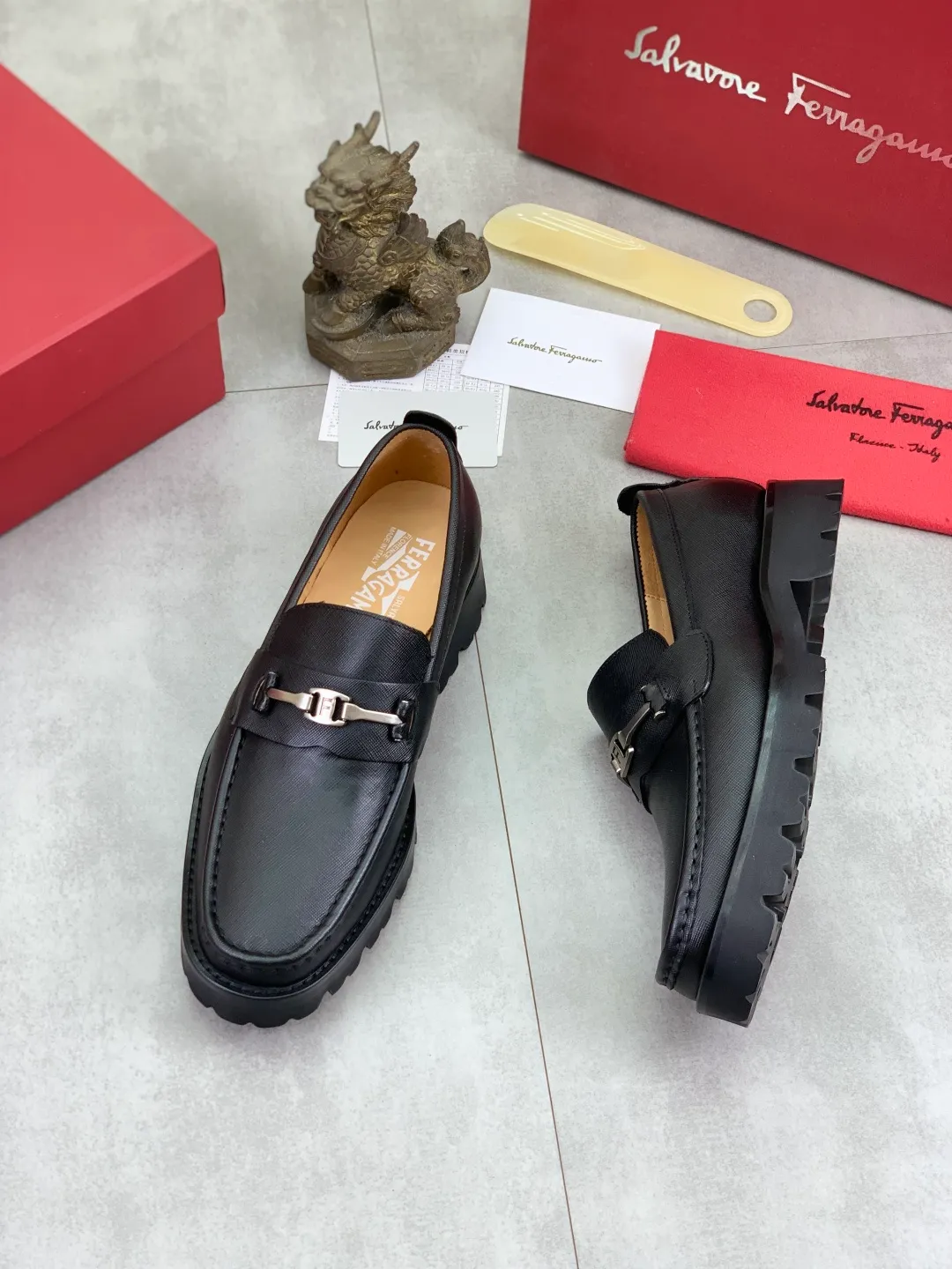 Men's Men's Shoes 💰P480💰[New Style] Water-dyed Niuli 🆘[Salvatore Ferragamo] Ferragamo's latest casual business leather shoes for men! Listed simultaneously! The fabric is made of specially imported original calfskin, and the interior is made of imported water-dyed cowhide. It is absolutely luxurious and leads the fashion trend. Matching code: 38-44 (45 and 46 can be customized) Multiple colors available